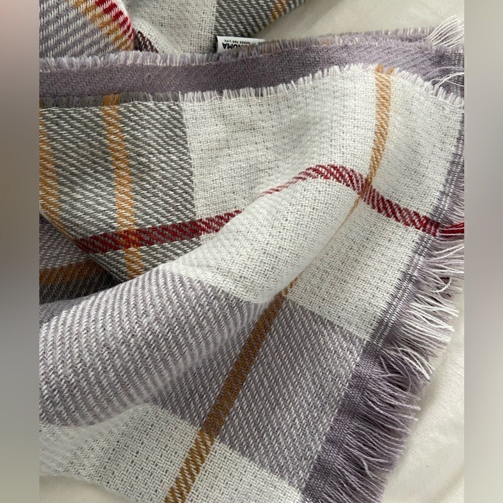 Sonoma NWT Flannel Blanket Scarf raw edging - Picture 5 of 5